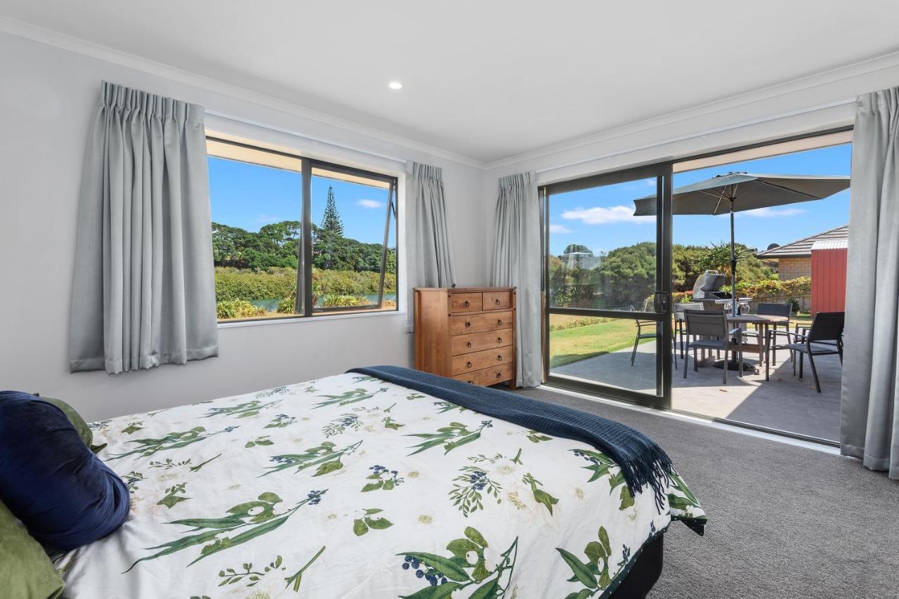 The Waterfront Ruakaka - Ruakaka Holiday Home Exterior photo