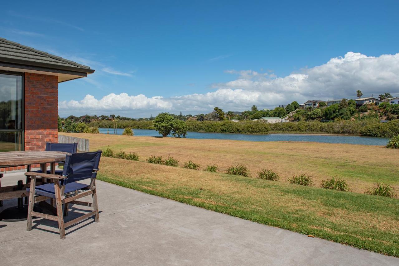 The Waterfront Ruakaka - Ruakaka Holiday Home Exterior photo